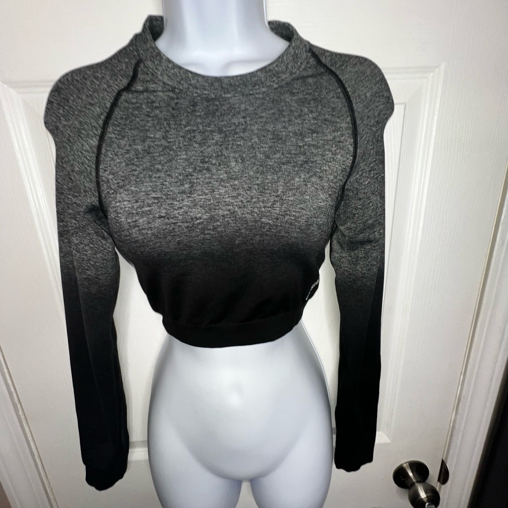 Gymshark Women’s Small Seamless Cropped Long Sleeve Shirt Top Black Ombré S - Picture 2 of 15
